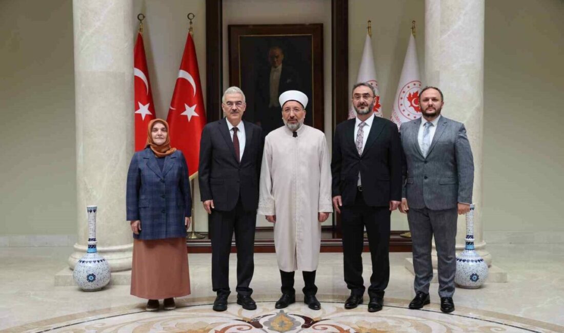 Diyanet İşleri Başkanı Arpaguş’tan Bursa Valiliği’ne ziyaret Diyanet İşleri Başkanı Prof. Dr. Safi Arpaguş, Bursa Valiliği’ni ziyaret