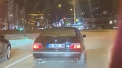Bursa’da yeşil ışıkta drift yaparak hareket eden otomobil, polis ekiplerince