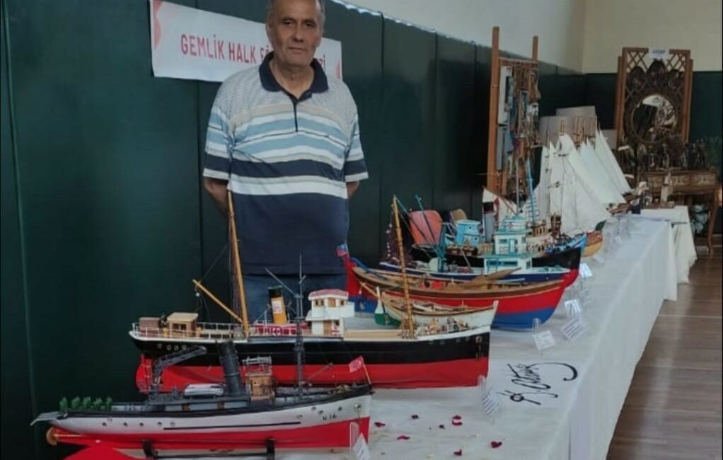 El emeğiyle tarihe yolculuk; Savaş gemilerini birebir ölçekle üretiyor Bursa’nın Gemlik ilçesinde yaşayan model gemi eğitmeni Mustafa Kahya, Selçuklu