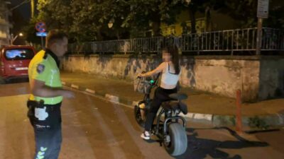 Bursa’da alkol denetimi sırasında şüpheli seyreden elektrikli bisiklet sürücüsü durduruldu.