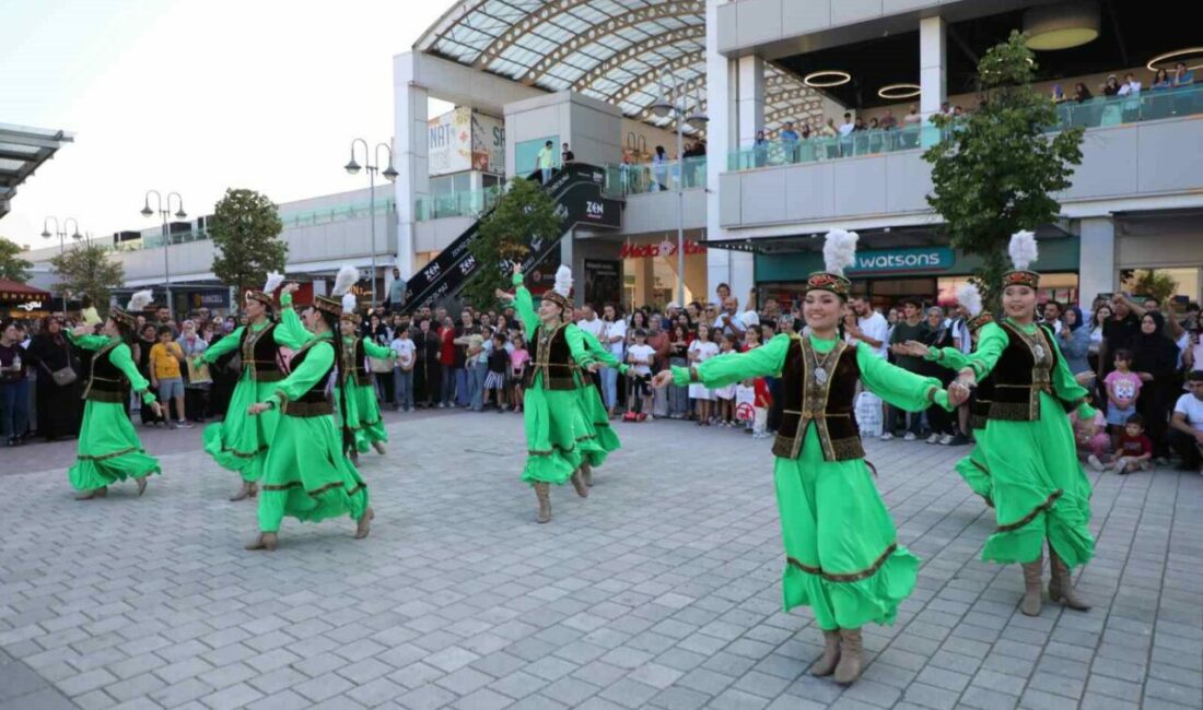 Festival coşkusu İnegöl’ün dört bir yanını sardı İnegöl Belediyesi’nin düzenlediği 39. Uluslararası Kültür Sanat Festivali, dış park