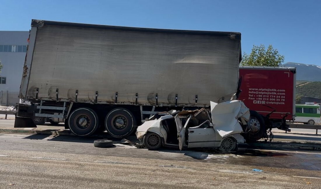 Freni patlayan kamyon 2 araca çarptı; 3 kişi yaralandı Bursa’da freni patlayan kamyon, 2 ayrı araca çarptı. İlk belirlemelere