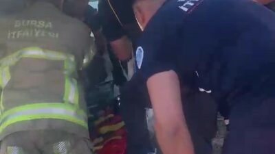 Bursa’da işçi servisi ile otomobilin kafa kafaya çarpıştığı kazada ilk