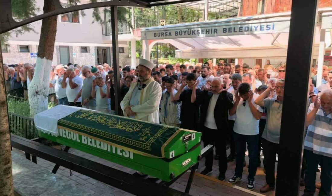 Genç uzman çavuş, gözyaşlarıyla son yolculuğuna uğurladı Bursa’nın Gemlik ilçesinde geçirdiği trafik kazasında ağır yaralanan ve kaldırıldığı