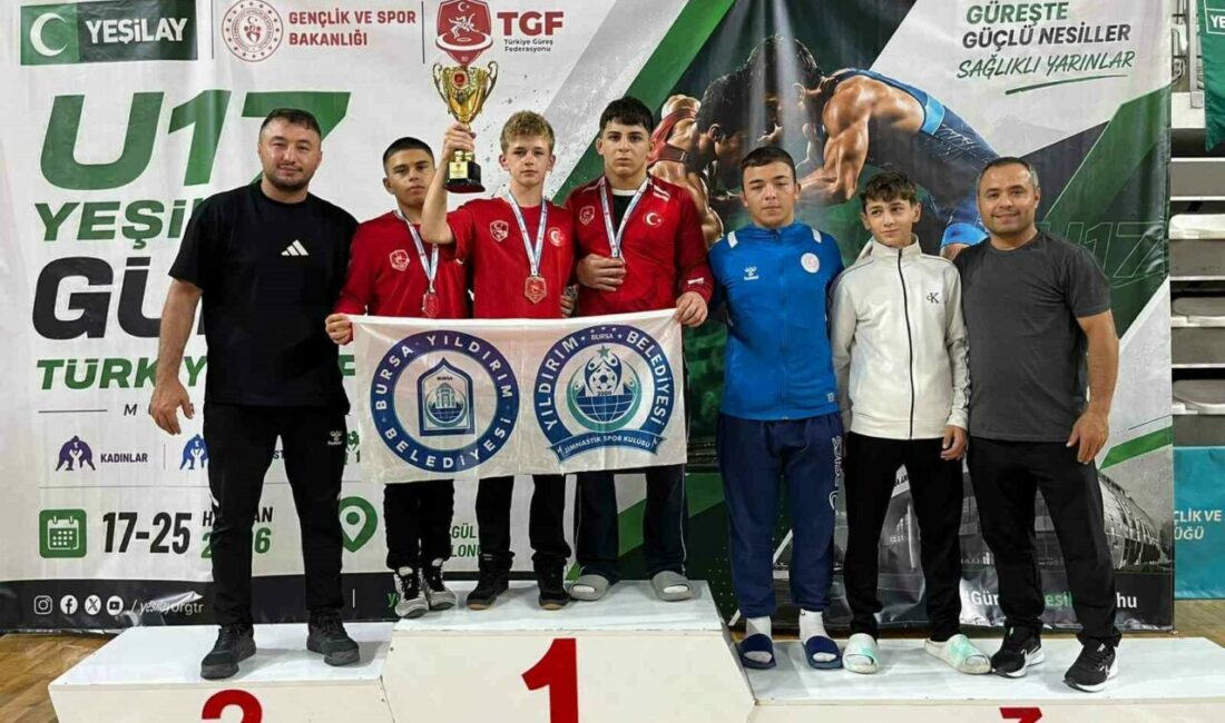 Güreşte Yıldırım Fırtınası U17 Yıldızlar Güreş Şampiyonası’nda takım halinde ikinci olan Yıldırım Belediyespor,