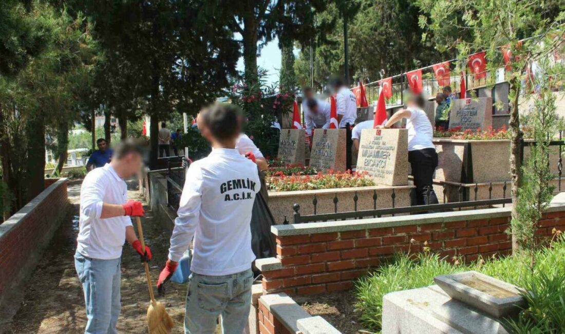 Hükümlü ve cezaevi personelinden şehitliğe anlamlı ziyaret Bursa’nın Gemlik ilçesinde Açık Ceza İnfaz Kurumu tarafından, 15 Temmuz