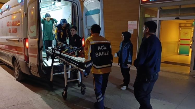 İkinci kattaki pencereden düşen 5 yaşındaki çocuk ağır yaralandı Bursa’nın İnegöl ilçesinde meydana gelen talihsiz olayda, apartmanın ikinci katındaki