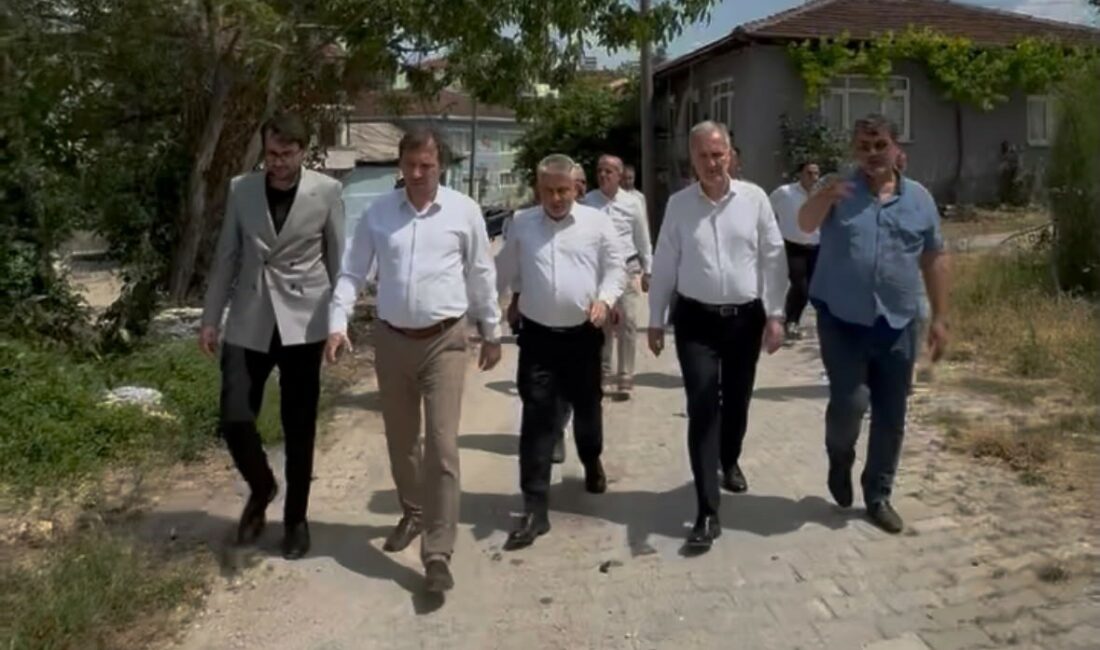 İnegöl Belediyesi kırsalda üst yapı hamlesini sürdürüyor Yaz mevsimiyle birlikte kırsal mahallelerde üst yapı çalışmalarına hız veren
