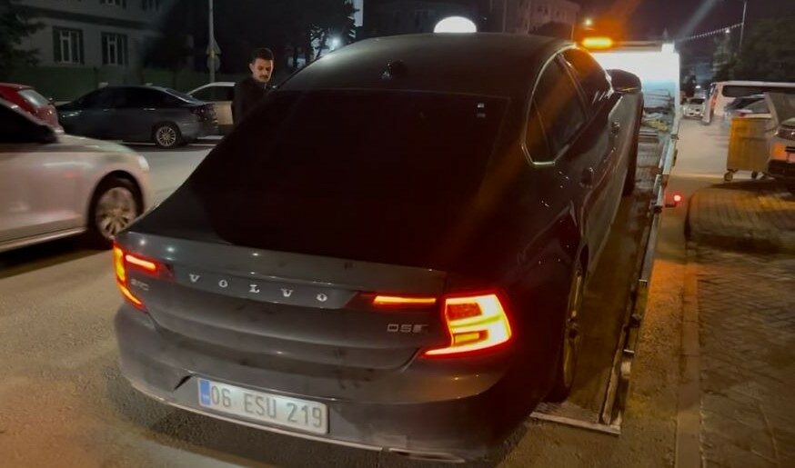 İnegöl’de rekor kırıldı, çakarlı sürücüye 786 bin TL ceza Bursa’nın İnegöl ilçesinde çakarlı araçla trafikte seyreden ve polisin “dur”