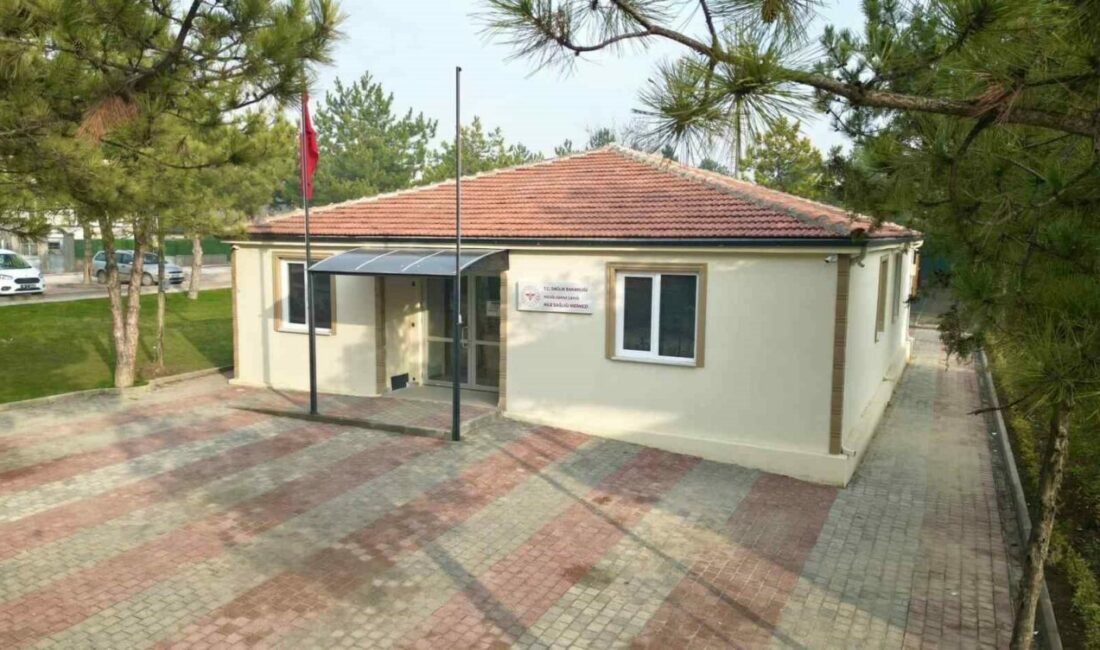 İnegöl’de sağlık yatırımları sürüyor: Hedef 160 aile hekimi Bursa İnegöl’de devlet, belediye ve hayırseverlerin iş birliğiyle başlatılan sağlık