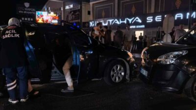 Bursa’nın İnegöl ilçesinde meydana gelen zincirleme kazada motosiklet, otomobil ve