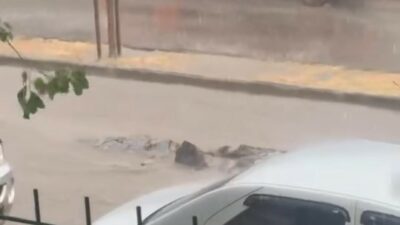Bursa’nın Karacabey ilçesinde sağanak yağış hayatı olumsuz etkiledi. Bir çok