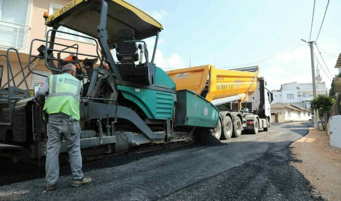 Karacabey’in Yenikaraağaç Mahallesi’nde yollar yenileniyor Bursa Büyükşehir Belediyesi, il genelinde bakım ve onarım ihtiyacı bulunan