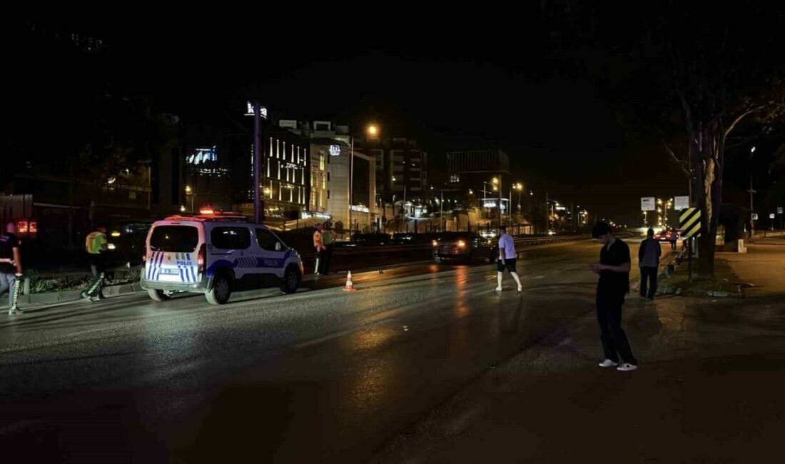 Bursa’da ana arterde karşıdan karşıya geçen 53 yaşındaki adama otomobil
