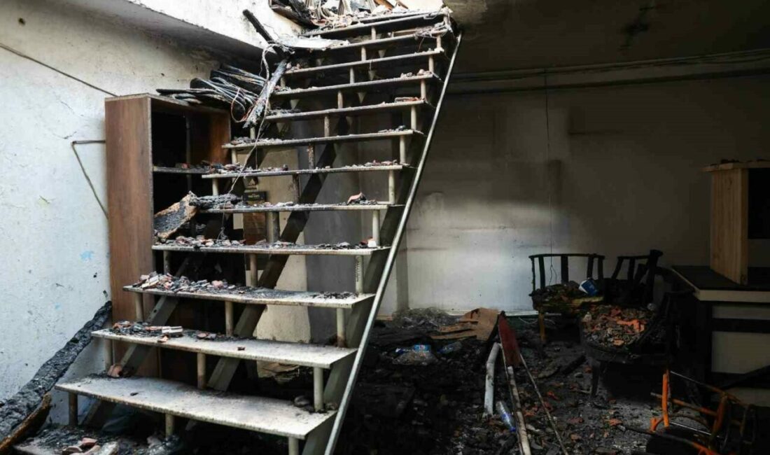 Kayhan Çarşısı’nda yaralar sarılıyor Bursa Büyükşehir Belediyesi, 30 Haziran’da meydana gelen yangından etkilenen Kayhan