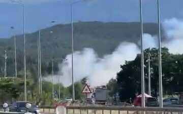 Bursa’nın Kestel ilçesinde ormanlık alanda yangın çıktı. Ekiplerin alevlere havadan