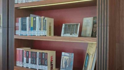Ressam ve akademisyen Ömer Aydın’ın Bursa’nın gündelik hayatından izler taşıyan