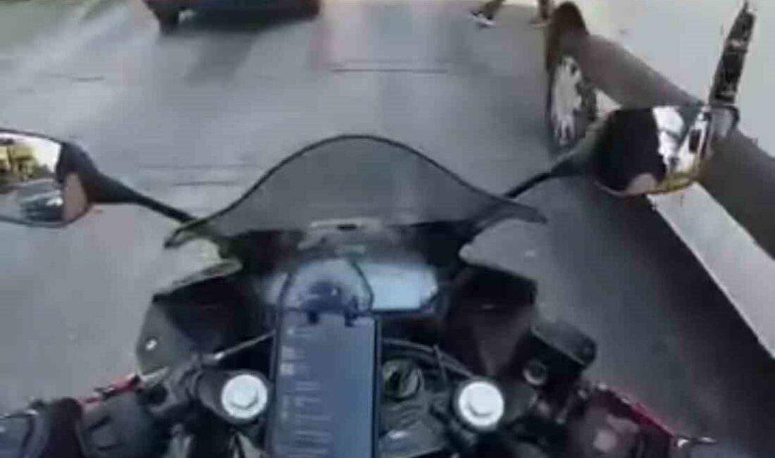 Kör noktada kalan yayaya motosiklet çarptı, o anlar kask kamerasında Bursa’da kör noktada kalan yayayı fark edemeyen motosiklet sürücüsü yayaya