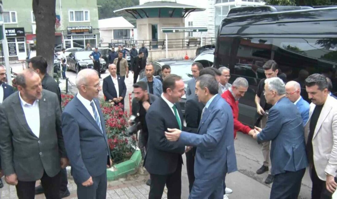 Bursa’da düzenlenen Büyük Erzurum Yayla Şenliği’nde Erzurumlu vatandaşlarla buluşan Milli