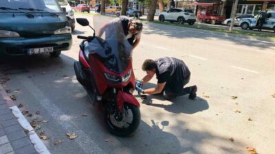 Bursa’nın İnegöl ilçesinde polis ekiplerinin gerçekleştirdiği trafik uygulamasında durdurulan motosikletin