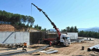 Bursa Büyükşehir Belediyesi tarafından Osmangazi ilçesinde yapımı sürdürülen 10 bin