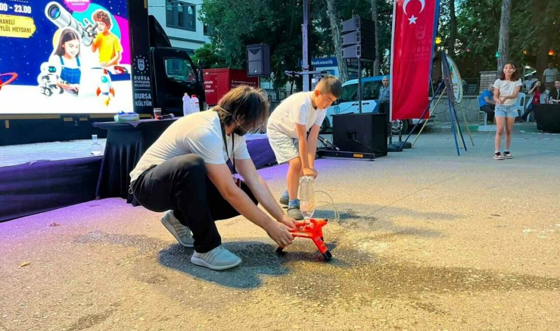 Orhaneli’de MobilFest ile bilim dolu gece Bursa Büyükşehir Belediyesi tarafından bilimi toplumun tüm kesimleriyle buluşturmak ve