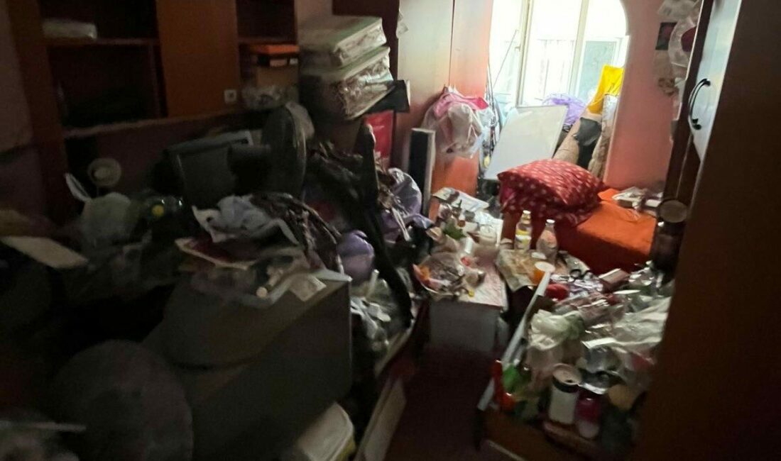 Osmangazi’de çöp evden 2,5 ton geri dönüşüm atığı çıkarıldı Osmangazi Belediyesi’nin Çırpan Mahallesi’nde gerçekleştirdiği kapsamlı temizlik çalışmasında bir daireden