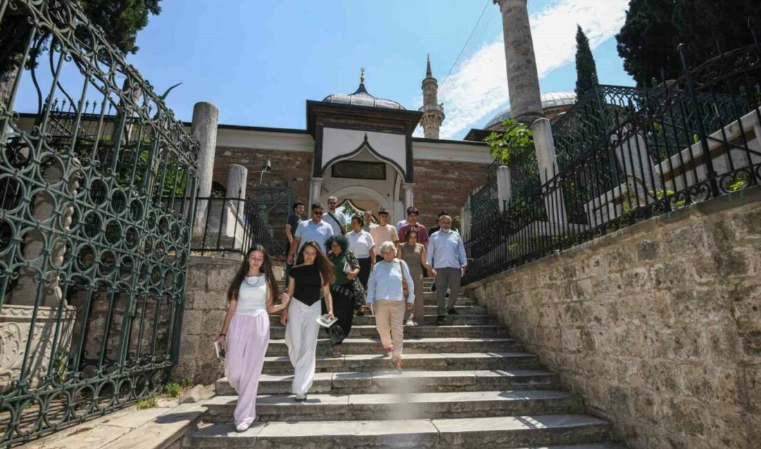 Osmangazi’de gençler Tanpınar’ın izinde Bursa’yı yeniden tanıdı Osmangazi Belediyesi, Ahmet Hamdi Tanpınar’ın doğumunun 125’inci yılı dolayısıyla düzenlediği