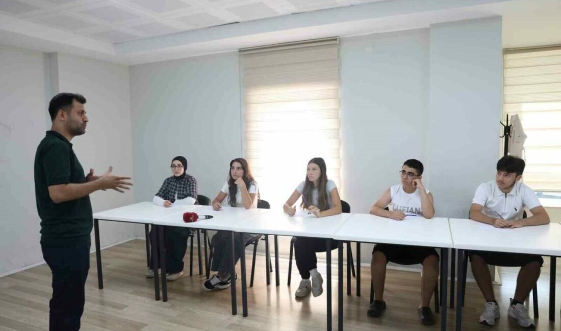 Osmangazi’den gençlerin geleceğine ücretsiz eğitim desteği Osmangazi Belediyesi, eğitimde fırsat eşitliğini güçlendirmek amacıyla Emek Yetenek Evi’nde