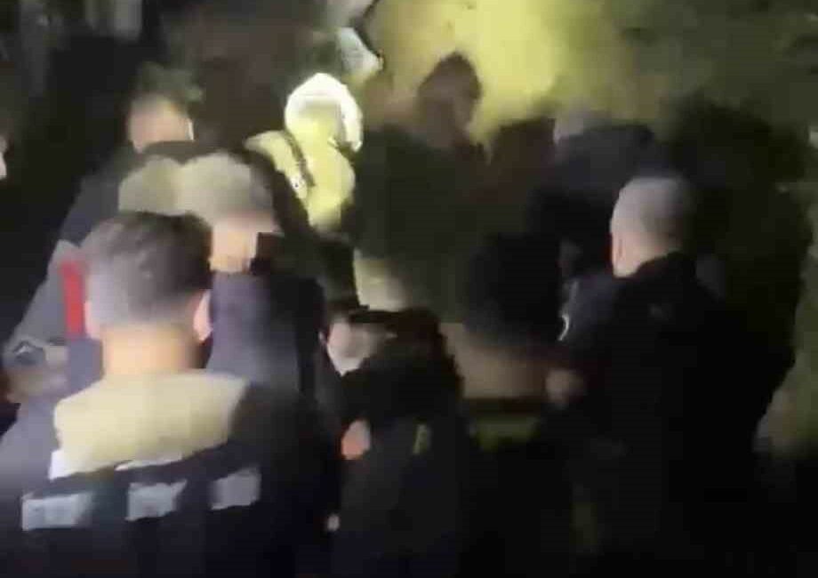 Patikadan yamaca düşerek mahsur kalan bir kişi, itfaiye tarafından kurtarıldı Bursa’nın Kestel ilçesi Alaçam mevkisinde patikadan yamaca düşerek mahsur kalan