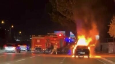 Bursa’da seyir halindeki bir otomobil, alevlere teslim oldu. Olay, merkez