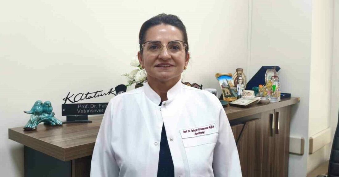 Yaz aylarında sıvı tüketimine özen gösterin Özellikle 40 derecenin üzerine çıkan sıcaklıklarla beraber, vücut ısısını 36-37