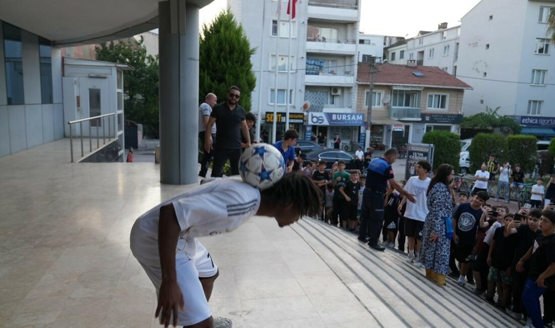 Yerli Camavinga Gürsu’da Sosyal medyada dünyaca ünlü futbolcu Eduardo Camavinga’ya olan benzerliğiyle tanınan
