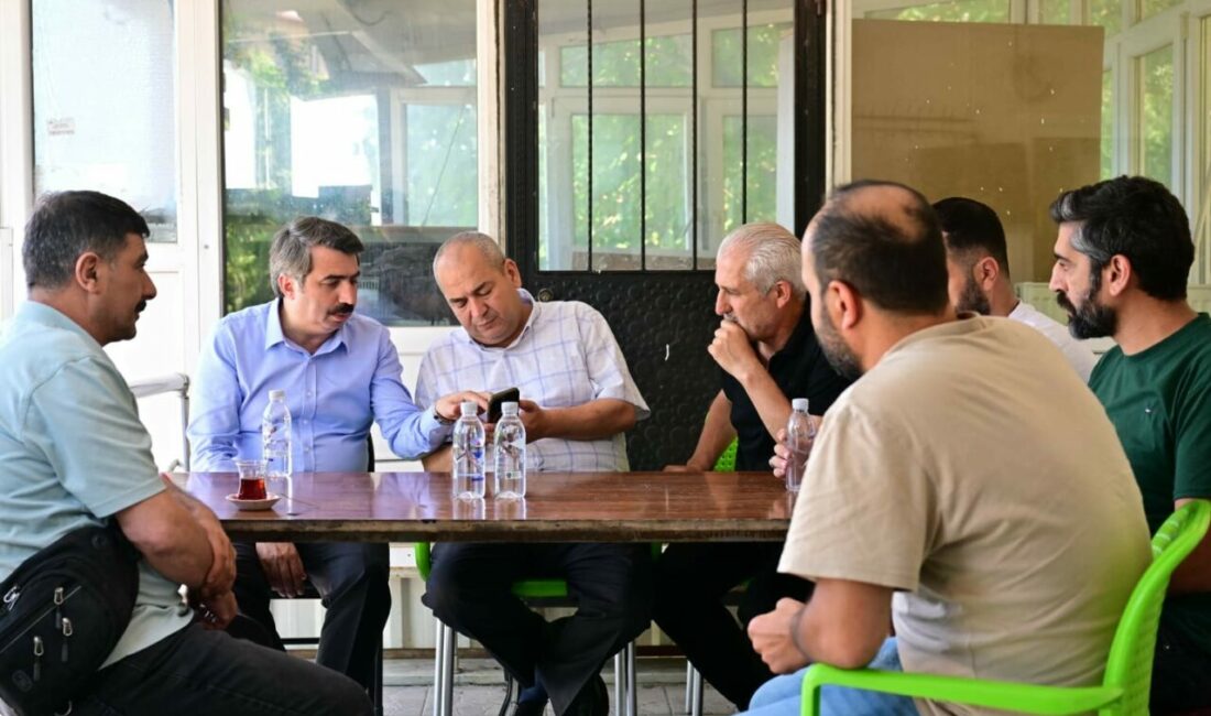 Yıldırım Belediye Başkanı Oktay Yılmaz, Teleferik Mahallesi’nde esnafla bir araya geldi Yıldırım Belediye Başkanı Oktay Yılmaz, Teleferik Mahallesi’nde esnafla bir araya