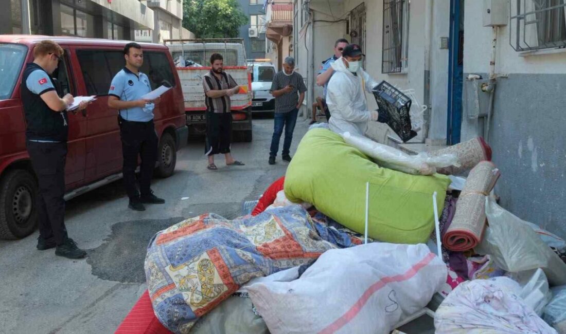 Yıldırım’da çöp ev temizlendi, 5 ton çöp çıktı Bursa’da Yıldırım Belediyesi ekipleri, Kazım Karabekir Mahallesi’nde çöp eve olarak