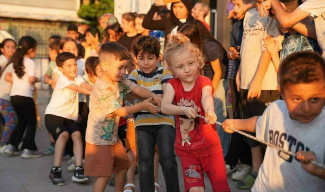 Yıldırım’da eğlence dolu yaz tatili Yıldırım Belediyesi’nin düzenlediği ‘Geleneksel Mahalle Çocuk Şenlikleri’, Sakarya Mahallesi’nde minikleri