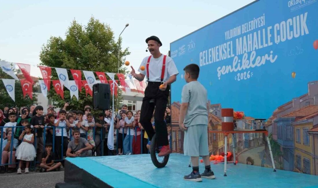 Yıldırım’da sokaklar şenlendi Yıldırım Belediyesi’nin düzenlediği ‘Geleneksel Mahalle Çocuk Şenlikleri’ renkli görüntülerle başladı.