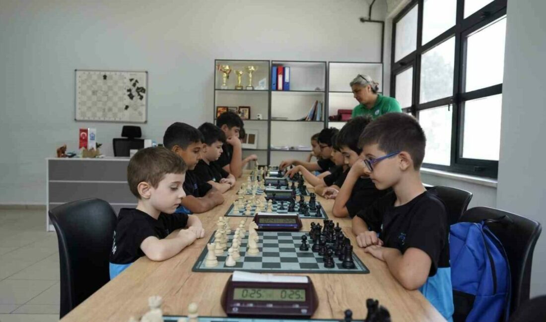 Yıldırım’da yaz spor okulları coşkusu sürüyor Yıldırım Belediyesi’nin düzenlediği Yaz Spor Okulları, binlerce çocuğu sporla buluşturuyor.