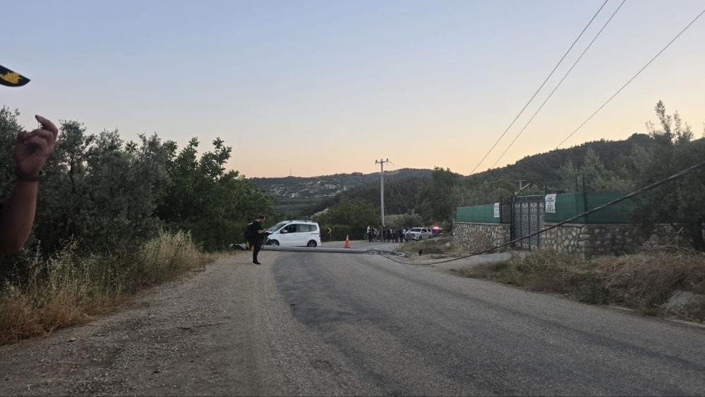 Yürek burkan hikâye ortaya çıktı: 10 gün önce evlenen genç, yardıma koşarken can verdi Bursa’nın Mudanya ilçesinde elektrik direğine çarpan otomobilin sürücüsüne yardım etmek