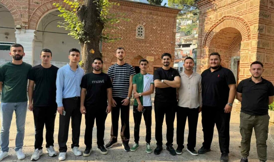 AK Parti Osmangazi Gençlik Kolları’ndan tarihi mirasa anlamlı vefa AK Parti Osmangazi İlçe Gençlik Kolları, ilçenin önemli tarihi ve