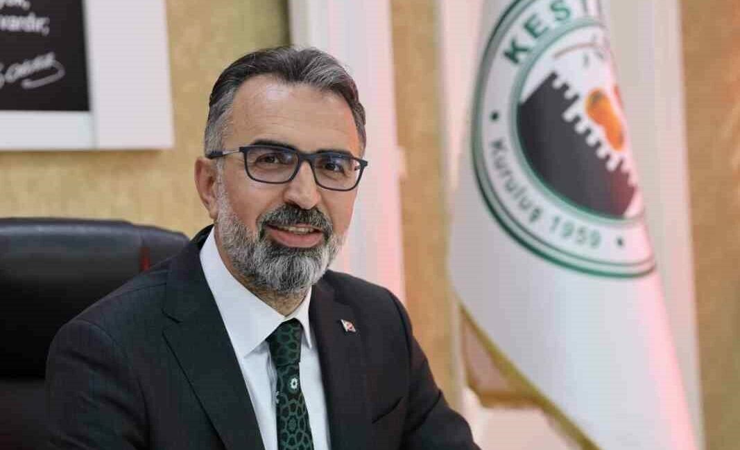 Başkan Erol: “Dirençli şehirler oluşturmak en büyük sorumluluğumuz” Kestel Belediye Başkanı Ferhat Erol, 17 Ağustos 1999 Marmara Depremi’nin