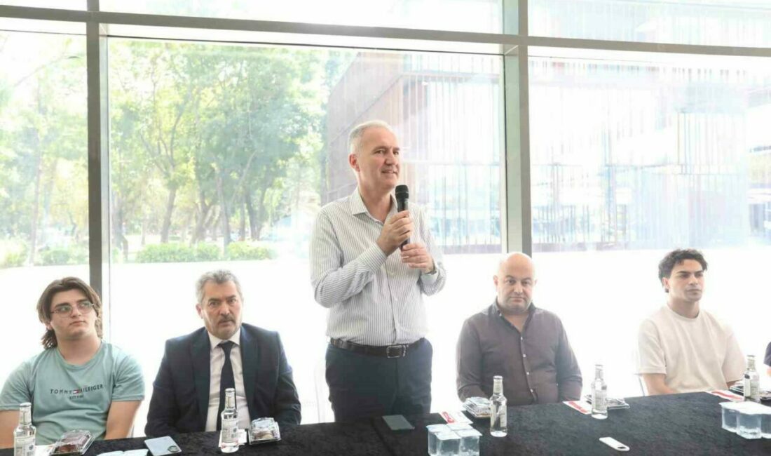 Başkan Taban YKS’de ilk 30 bine gireni İnegöllü öğrencilerle buluştu İnegöl Belediye Başkanı Alper Taban, Yükseköğretim Kurumları Sınavı’nda (YKS) Türkiye