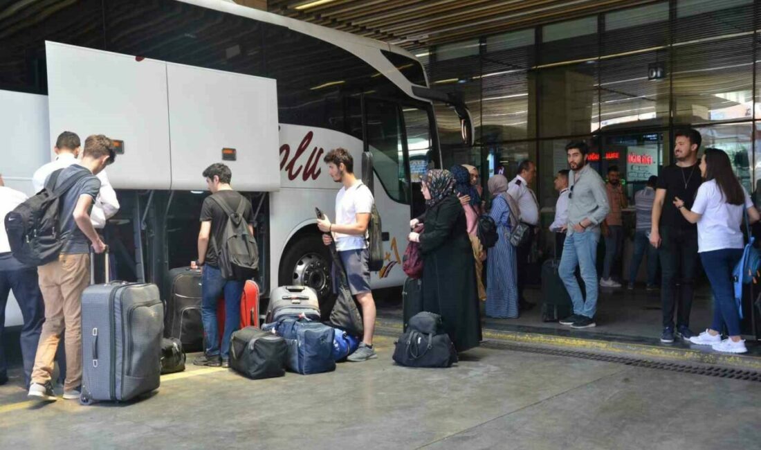 Bir zamanlar dondurma ikramdı, şimdi kek bile yok Şehirlerarası otobüs yolculuklarının vazgeçilmezi ikramlar artık tarih oluyor. Bir zamanlar