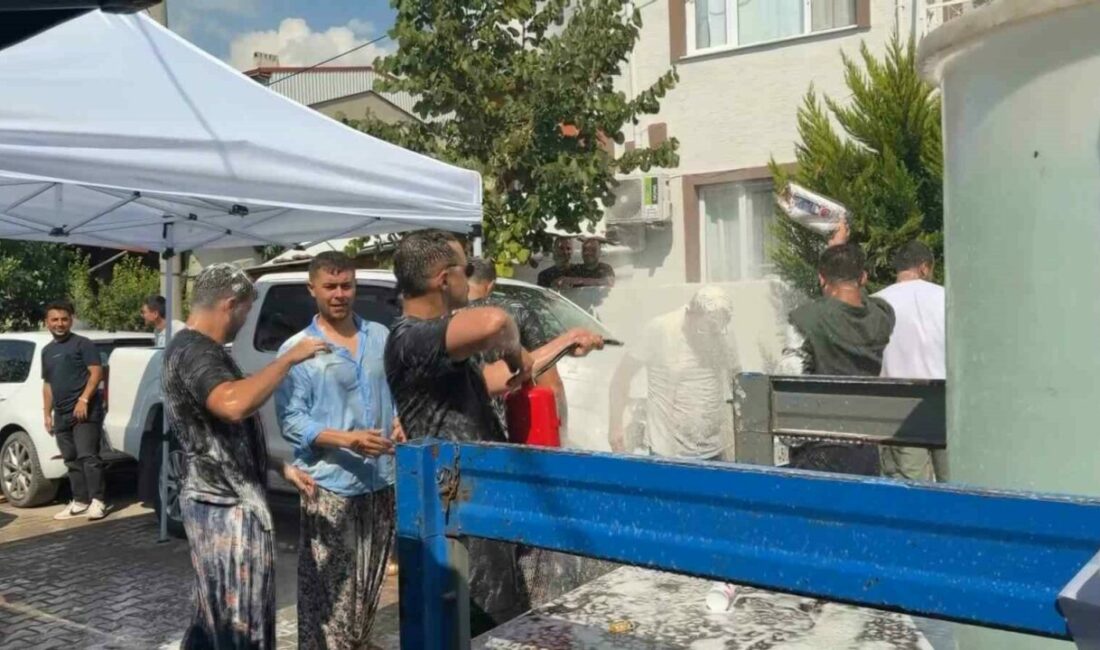Böyle gelenek görülmedi.. Damat su tankına atıldı Bursa’nın İznik ilçesinde Mustafa Akın ile İlayda Uslu çiftinin gelin