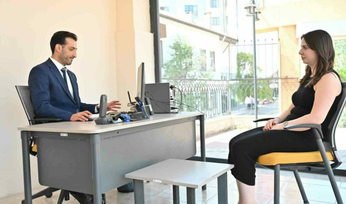 Bursa İş Ofisi’nden Karacabey’de istihdama katkı Bursa Büyükşehir Belediyesi’nin iş arayanlarla işverenleri buluşturan Bursa İş Ofisi,