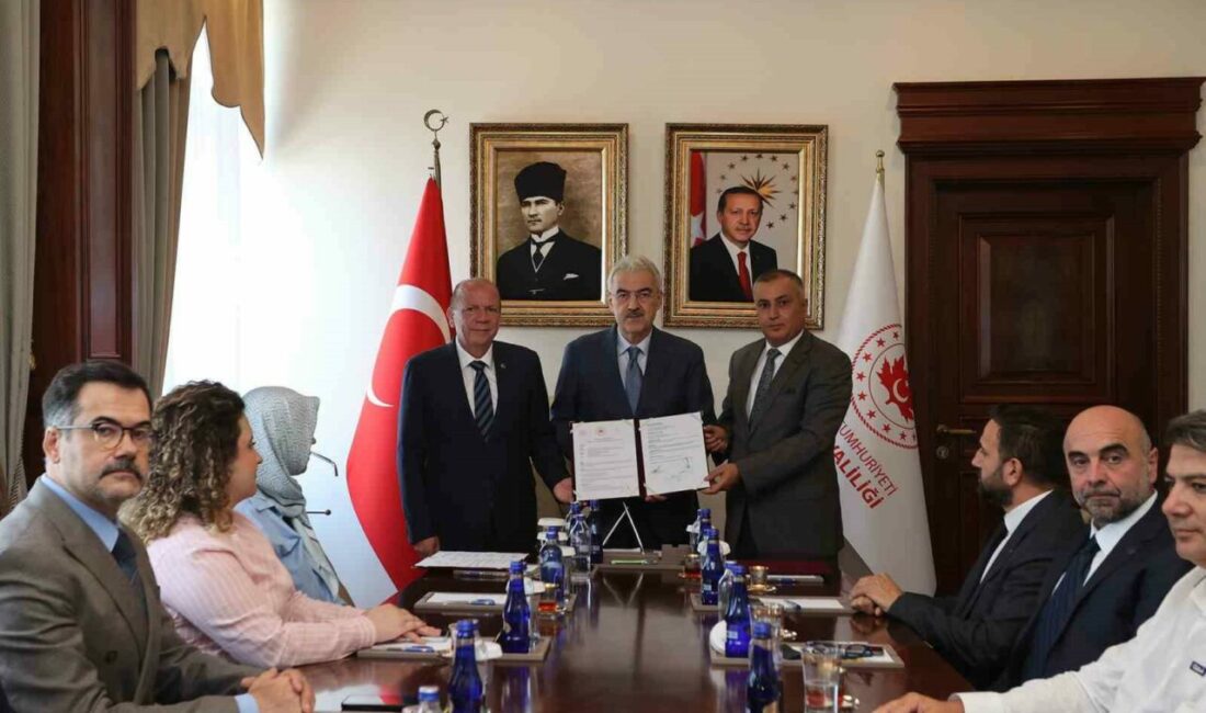 Bursa Ticaret Borsası’ndan merhum Meclis Başkanı Mehmet Aydın’a ahde vefa Bursa Ticaret Borsası, merhum Meclis Başkanı Mehmet Aydın’ın vefat yıl