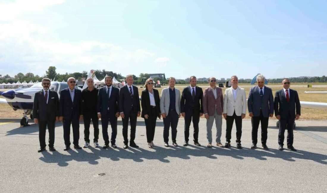 Bursa’da 30 Ağustos coşkusu gökyüzüne taşındı Bursa Büyükşehir Belediyesi, 30 Ağustos Zafer Bayramı etkinlikleri kapsamında Yunuseli