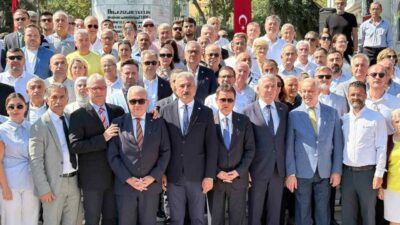Cumhuriyet Halk Partisi’nde 91 milletvekilinin istifasıyla başlayan ayrılık süreci Bursa’da