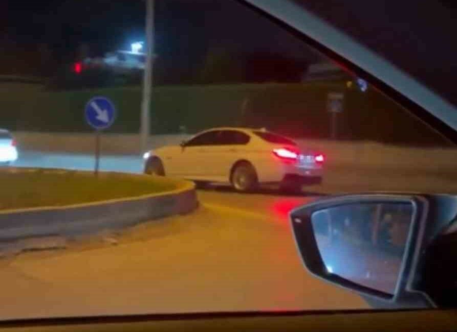 Bursa’da drift atan sürücüye ceza yağdı Bursa’nın İnegöl ilçesinde drift yapan sürücü, amatör kameraya yakalandı. Görüntülerin