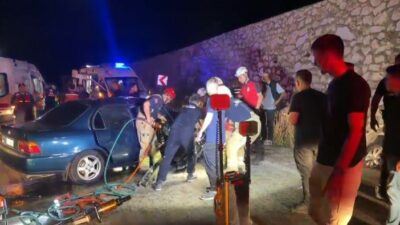 Bursa’nın İznik ilçesinde iki otomobilin kafa kafaya çarpıştığı trafik kazasında